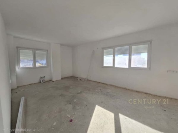 Tirane, jepet me qera zyre Kati 2, 136 m² 1.200 € (Pazari i ri)