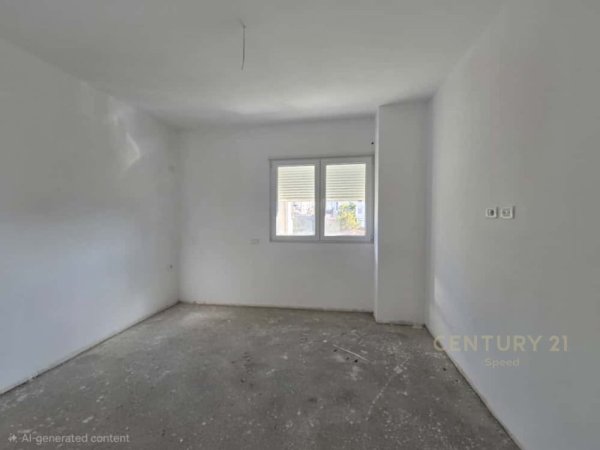 Tirane, jepet me qera zyre Kati 2, 136 m² 1.200 € (Pazari i ri)
