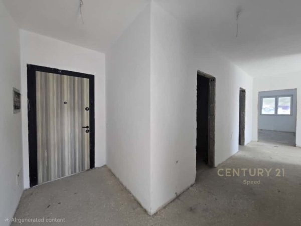 Tirane, jepet me qera zyre Kati 2, 136 m² 1.200 € (Pazari i ri)
