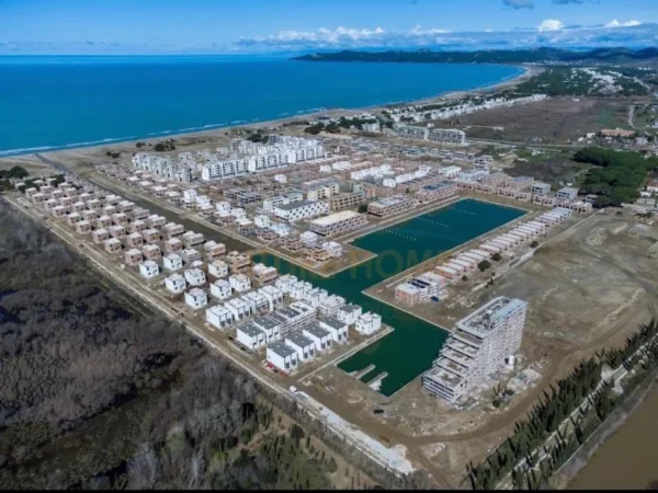 Durres, shitet apartament 2+1 Kati 0, 208 m² 450.000 € (Gjiri Lalzit)