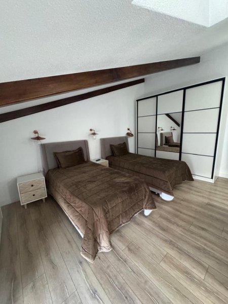 Tirane, jepet me qera apartament+verande | Penthouse 3+1 Kati 1, 250 m² 2.200 € (TEG)