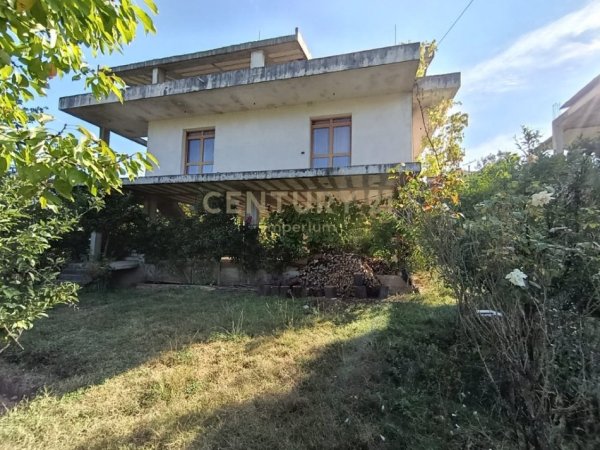 Tirane, shitet Vile 3 Katshe Kati 3, 1.542 m² 400.000 € (Ibe , Tirane)