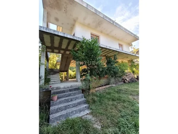 Tirane, shitet Vile 3 Katshe Kati 3, 1.542 m² 400.000 € (Ibe , Tirane)