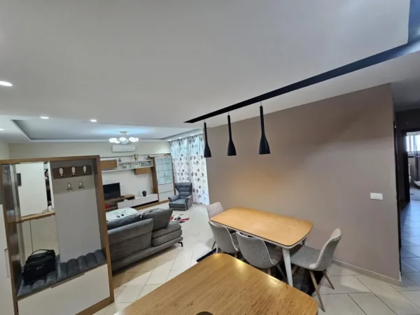 Tirane, jepet me qera apartament 2+1 Kati 2, 660 € 
