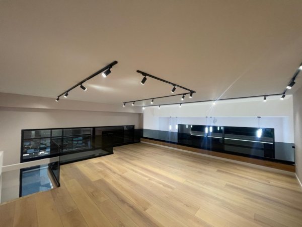 Tirane, jepet me qera ambjent biznesi Kati 0, 100 m² 1.200 € (Perballe Spitalit Amerikan 3)