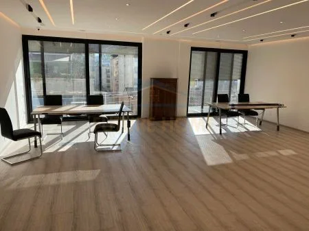 Tirane, jepet me qera ambjent biznesi Kati 7, 110 m² 1.150 € 