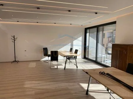Tirane, jepet me qera ambjent biznesi Kati 7, 110 m² 1.150 € 