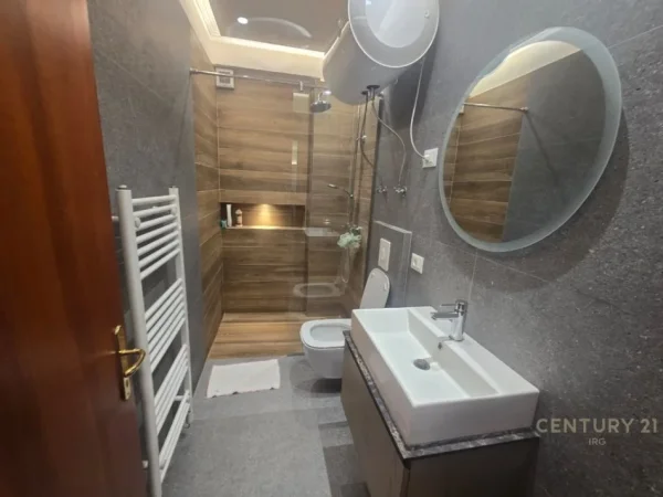 Tirane, jepet me qera apartament 1+1 Kati 1, 61 m² 600 € (Kodra e Diellit 1)