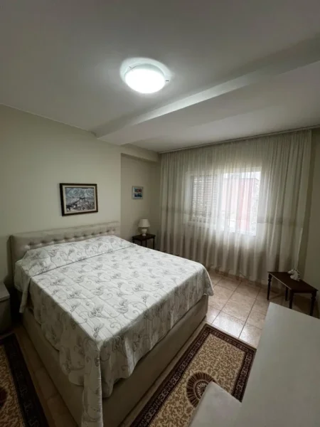 Tirane, jepet me qera apartament 2+1+Aneks+Ballkon Kati 4, 106 m² 800 € (SHESHI WILLSON)