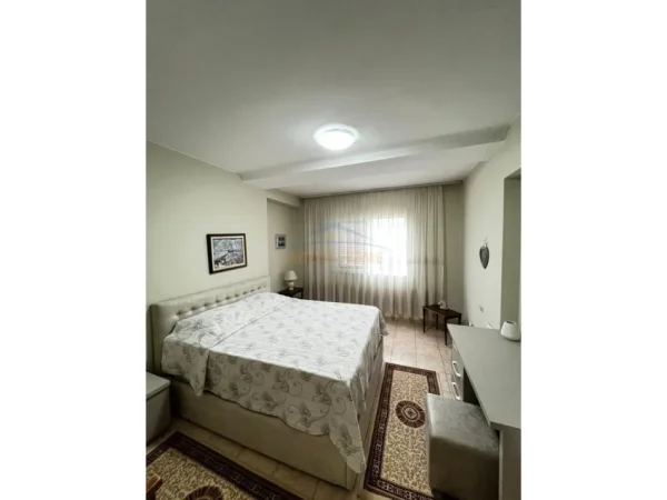 Tirane, jepet me qera apartament 2+1 Kati 4, 106 m² 800 € (PRANE GJIMNAZIT PETRO NINI LUARASI)