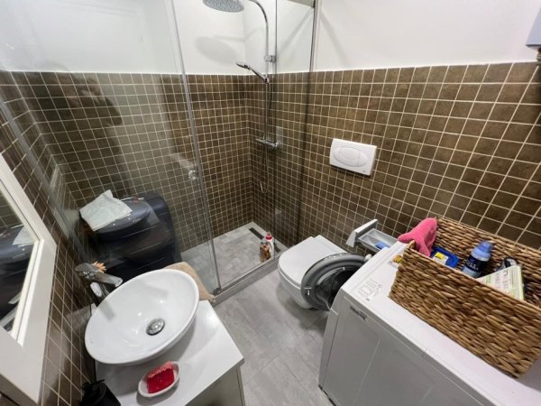 Tirane, jepet me qera apartament 2+1 Kati 3, 110 m² 900 € (Liqeni i Thate.)