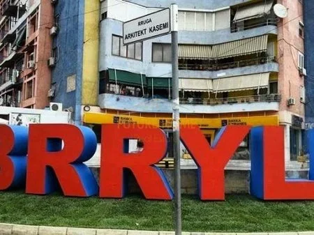 Tirane, shitet apartament 1+1+Ballkon Kati 8, 74 m² 139.000 € (Brryli)