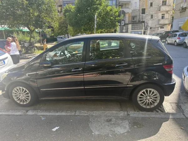 Tirane, shitet makine Nafte, e zeze automatik Kondicioner 4.500 €