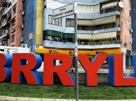 Tirane, shitet apartament 1+1+Ballkon Kati 8, 74 m² 139.000 € (Brryli)