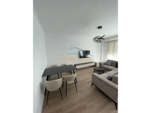 Tirane, jepet me qera apartament 2+1+Ballkon , 87 m² 800 € 