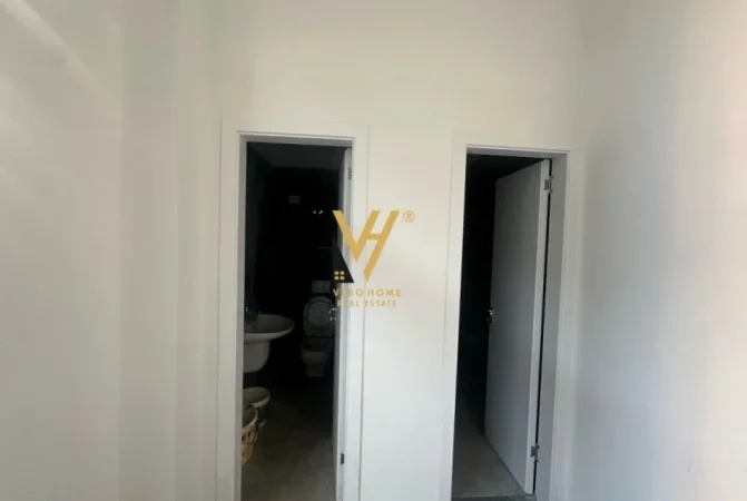 Tirane, jepet me qera ambjent biznesi Kati 0, 65 m² 1.200 € (ALI DEMI)