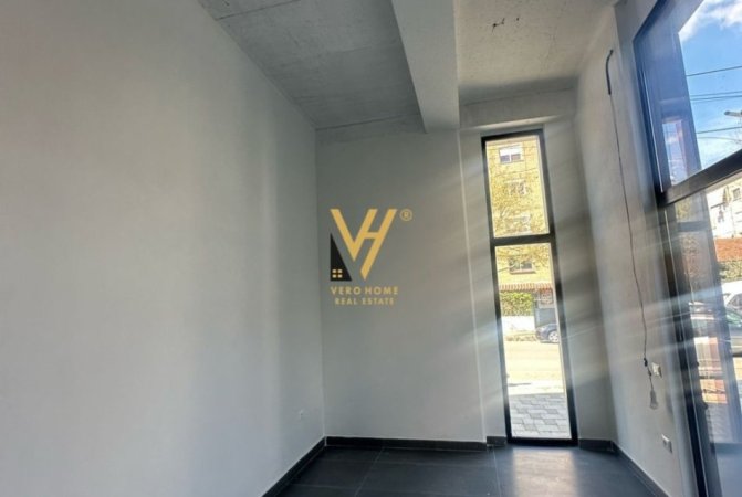 Tirane, jepet me qera ambjent biznesi Kati 0, 65 m² 1.200 € (ALI DEMI)