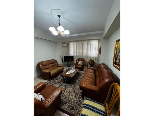 Tirane, jap me qera apartament 2+1+Ballkon Kati 4, 106 m² 800 € (SHESHI WILLSON)