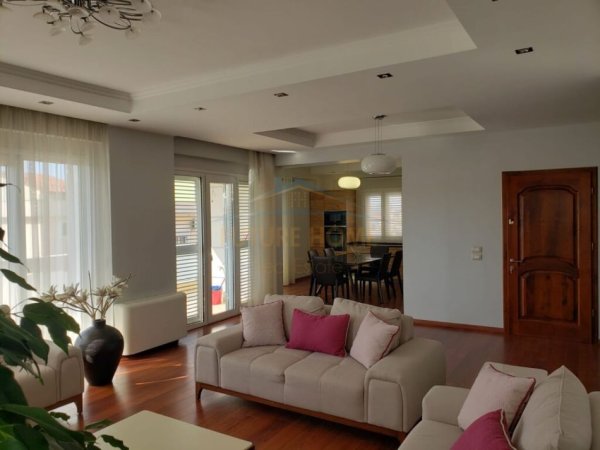 Tirane, jepet me qera apartament 3+1+Aneks+Ballkon Kati 3, 180 m² 1.700 € 