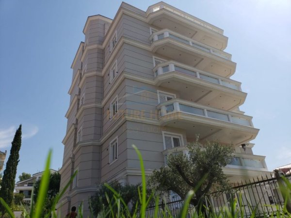 Tirane, jepet me qera apartament 3+1+Aneks+Ballkon Kati 3, 180 m² 1.700 € 