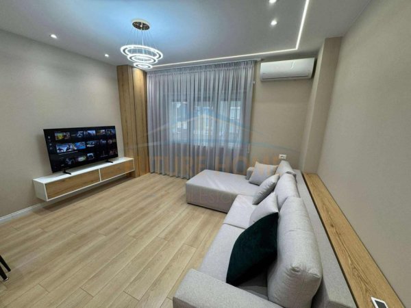Tirane, shes apartament 2+1+Ballkon Kati 1, 93 m² 250.000 € (Him Kolli)