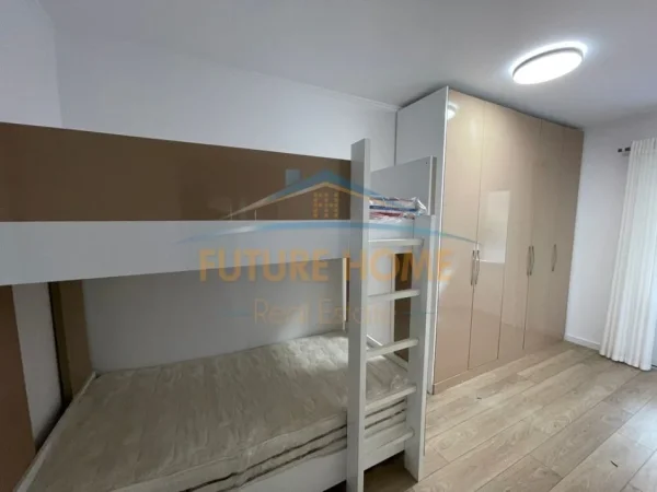 Tirane, jepet me qera apartament 2+1+Ballkon Kati 2, 99 m² 800 € (PRANE REZIDENCES 1)