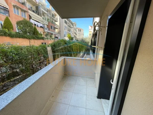 Tirane, jepet me qera apartament 2+1+Ballkon Kati 2, 99 m² 800 € (PRANE REZIDENCES 1)