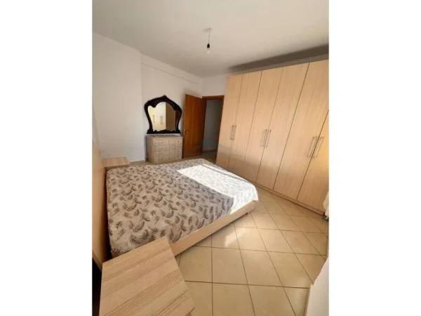 Tirane, jepet me qera apartament 2+1+Ballkon Kati 8, 92 m² 450 € (PRANE VILES L)