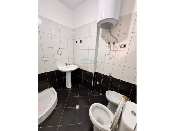 Tirane, jepet me qera apartament 2+1+Ballkon Kati 8, 92 m² 450 € (PRANE VILES L)