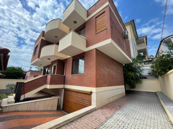Tirane, jap me qera Vile , 254 m² 1.200 € (Kodra e Priftit)