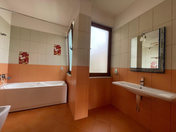 Tirane, jap me qera Vile , 254 m² 1.200 € (Kodra e Priftit)