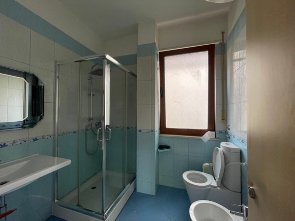 Tirane, jap me qera Vile , 254 m² 1.200 € (Kodra e Priftit)