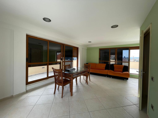 Tirane, jap me qera Vile , 254 m² 1.200 € (Kodra e Priftit)