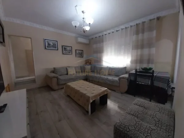 Tirane, jepet me qera apartament 1+1 , 67 m² 550 € (RRUGA MARGARITA TUTULANI)