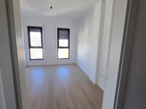 Tirane, shitet apartament 3+1 , 123 m² 355.000 € (prane stadiumit dinamo ne fiilim te komunes parisit)