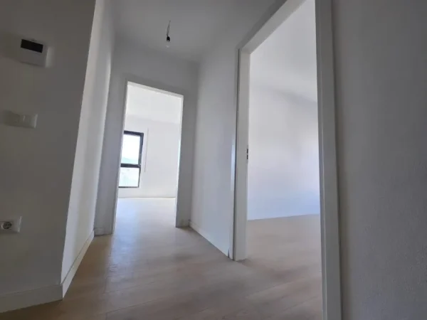 Tirane, shitet apartament 3+1 , 123 m² 355.000 € (prane stadiumit dinamo ne fiilim te komunes parisit)