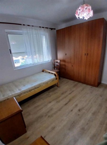Tirane, jepet me qera apartament 1+1+Ballkon Kati 4, 60 m² 450 € (Rruga e dibres , prane shkolles se bashkuar)