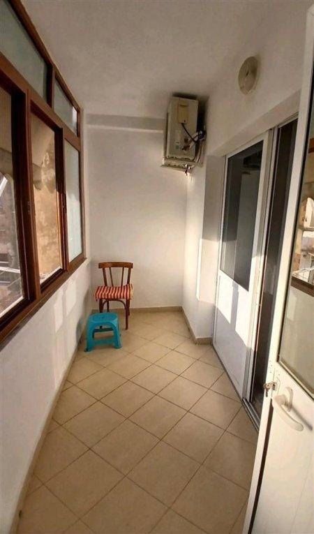 Tirane, jepet me qera apartament 1+1+Ballkon Kati 4, 60 m² 450 € (Rruga e dibres , prane shkolles se bashkuar)