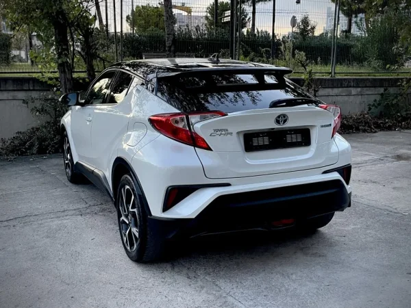 Tirane, shes makine Toyota CHR Hybrid Benzin, e bardhë automatik Klima 139.000 km 18.500 €