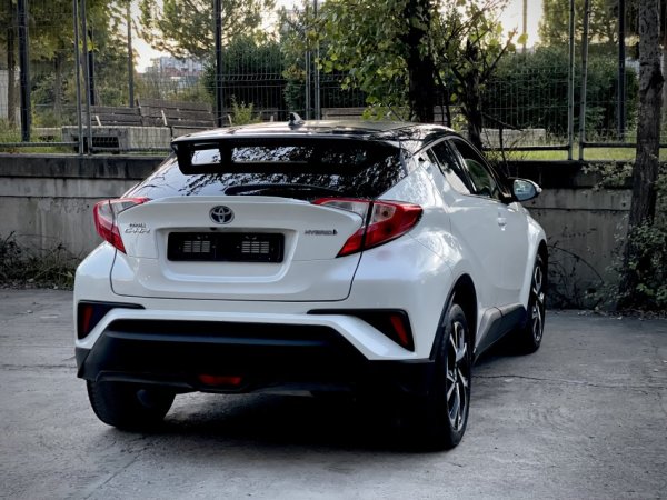 Tirane, shes makine Toyota CHR Hybrid Benzin, e bardhë automatik Klima 139.000 km 18.500 €
