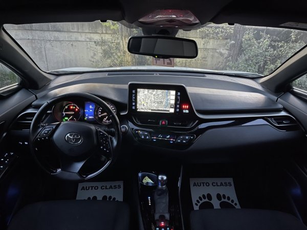 Tirane, shes makine Toyota CHR Hybrid Benzin, e bardhë automatik Klima 139.000 km 18.500 €