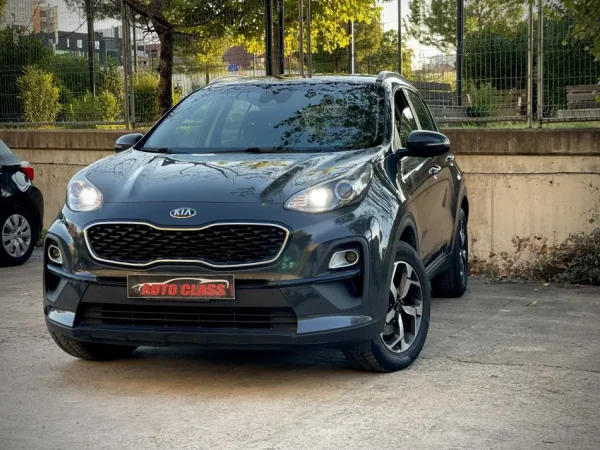 Tirane, shes makine Kia Sportage Mild Hybrid Nafte, gri e erret automatik Klima 135.000 km 16.900 €