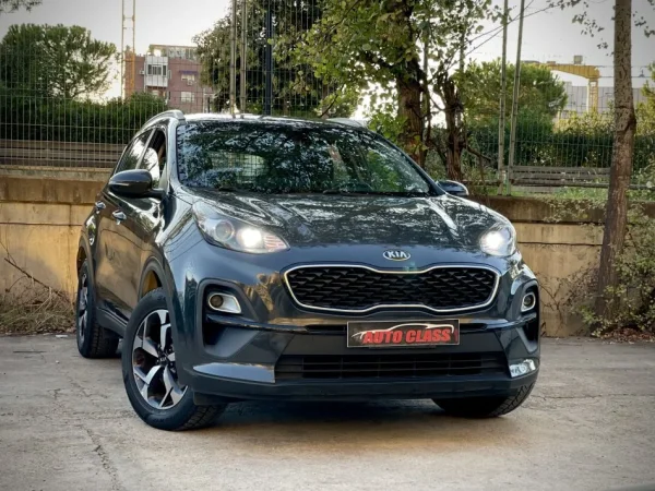 Tirane, shes makine Kia Sportage Mild Hybrid Nafte, gri e erret automatik Klima 135.000 km 16.900 €