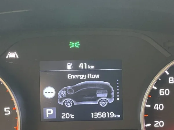 Tirane, shes makine Kia Sportage Mild Hybrid Nafte, gri e erret automatik Klima 135.000 km 16.900 €