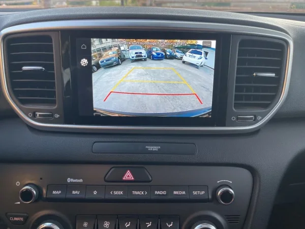 Tirane, shes makine Kia Sportage Mild Hybrid Nafte, gri e erret automatik Klima 135.000 km 16.900 €