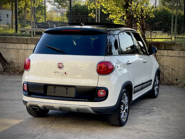 Tirane, shes makine Fiat 500 L Benzin, e bardhë automatik Klima 151.000 km 7.200 €