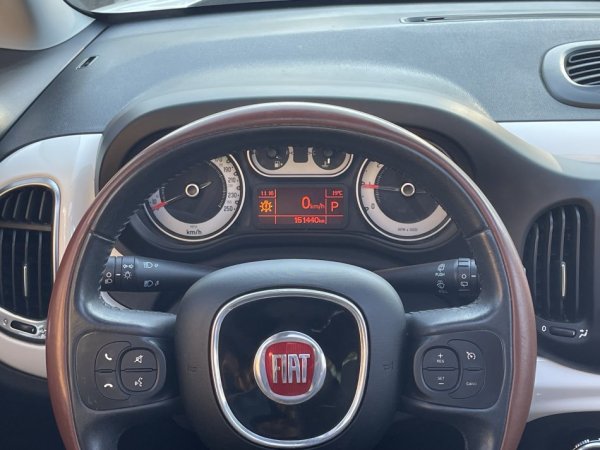 Tirane, shes makine Fiat 500 L Benzin, e bardhë automatik Klima 151.000 km 7.200 €