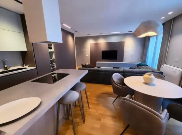 Tirane, shitet apartament , 600 m² (liqeni)