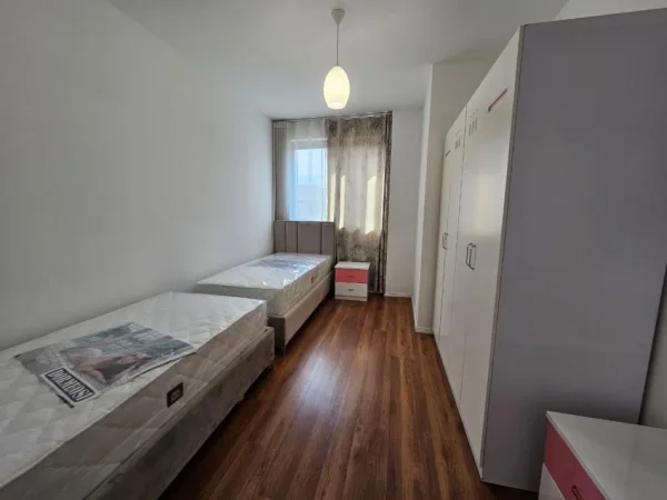 Tirane, jepet me qera apartament 2+1+Ballkon Kati 2, 112 m² 670 € (Eglo)