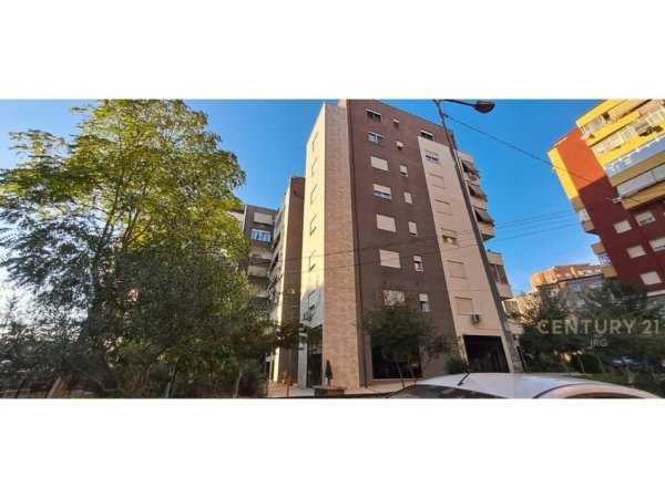 Tirane, shitet ambjent biznesi Kati 1, 278 m² 525.000 € (Ministria e jashtms)